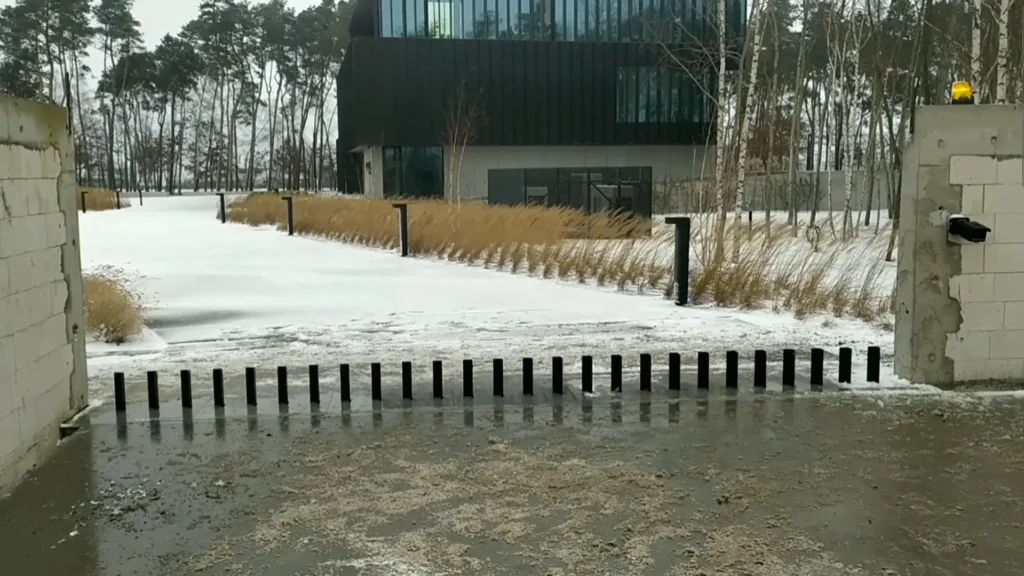 sinking gate