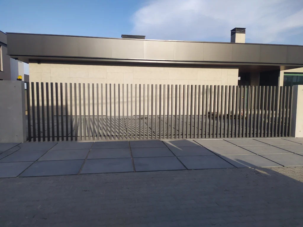 designer hidden gate