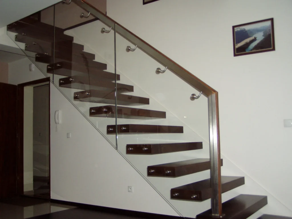 Cantilever stairs