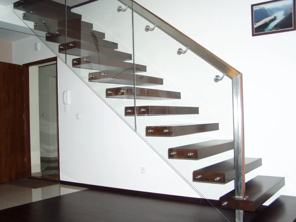 Cantilever stairs