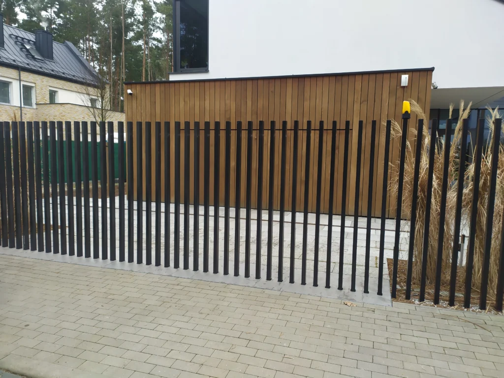 gate of the "retractable gate" system