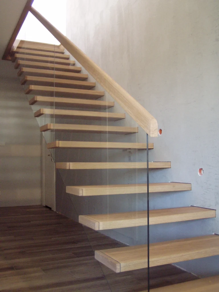 Cantilever stairs