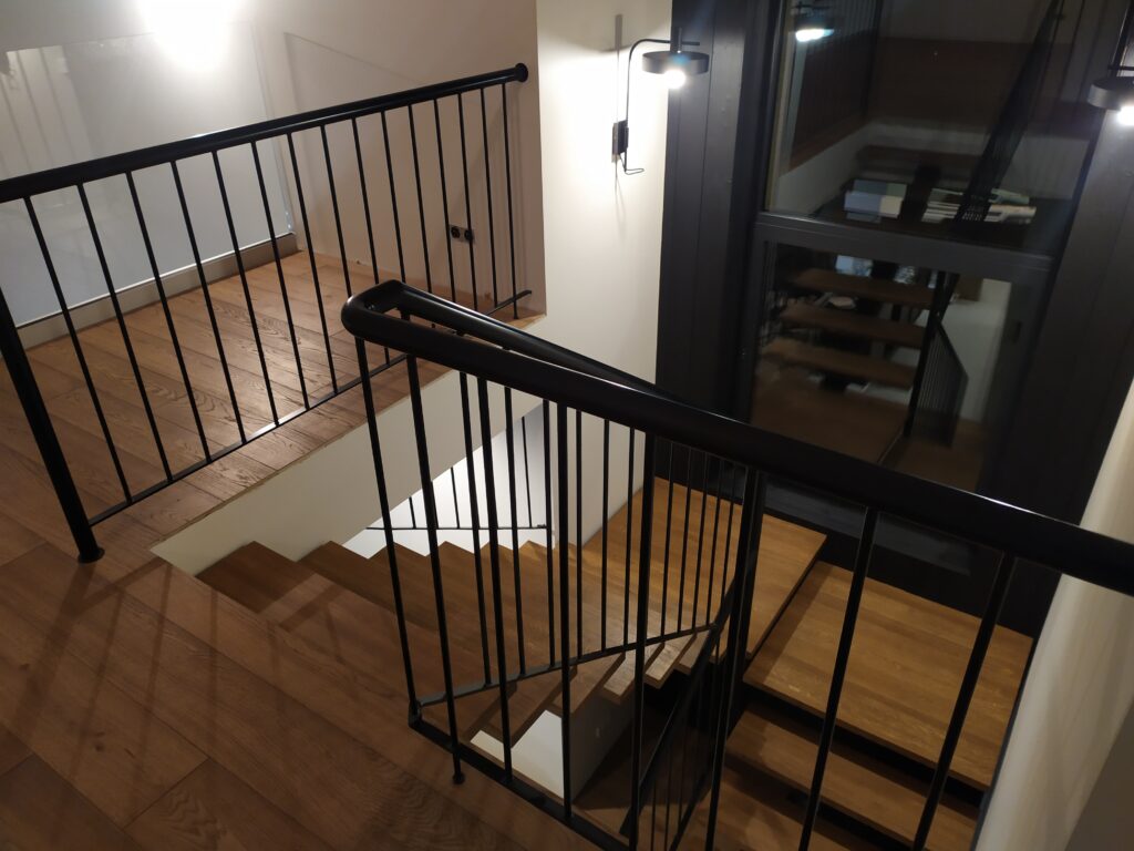 Open-riser stairs