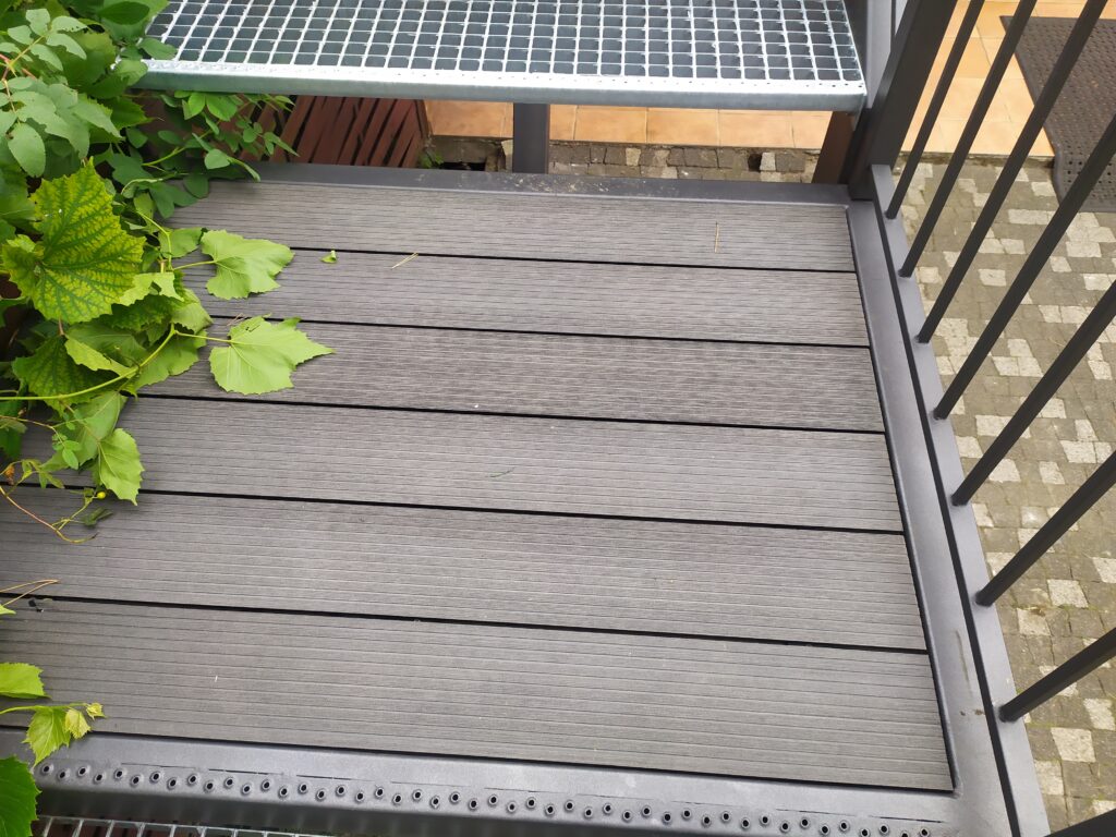 Open-riser stairs