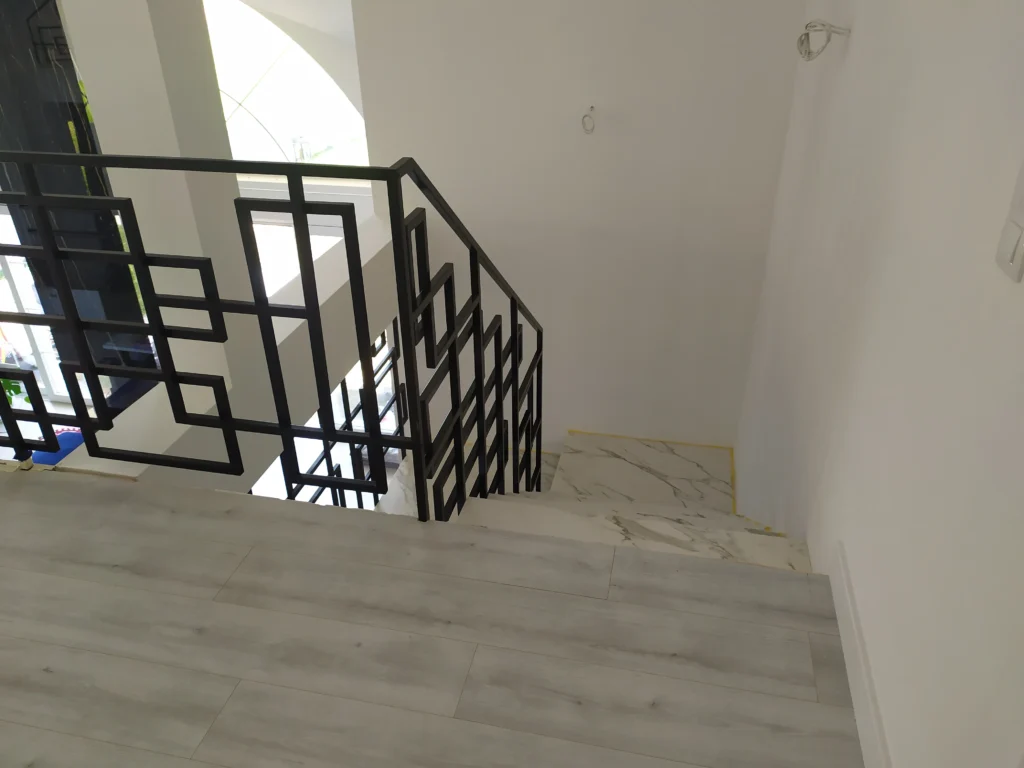 Cantilever stairs