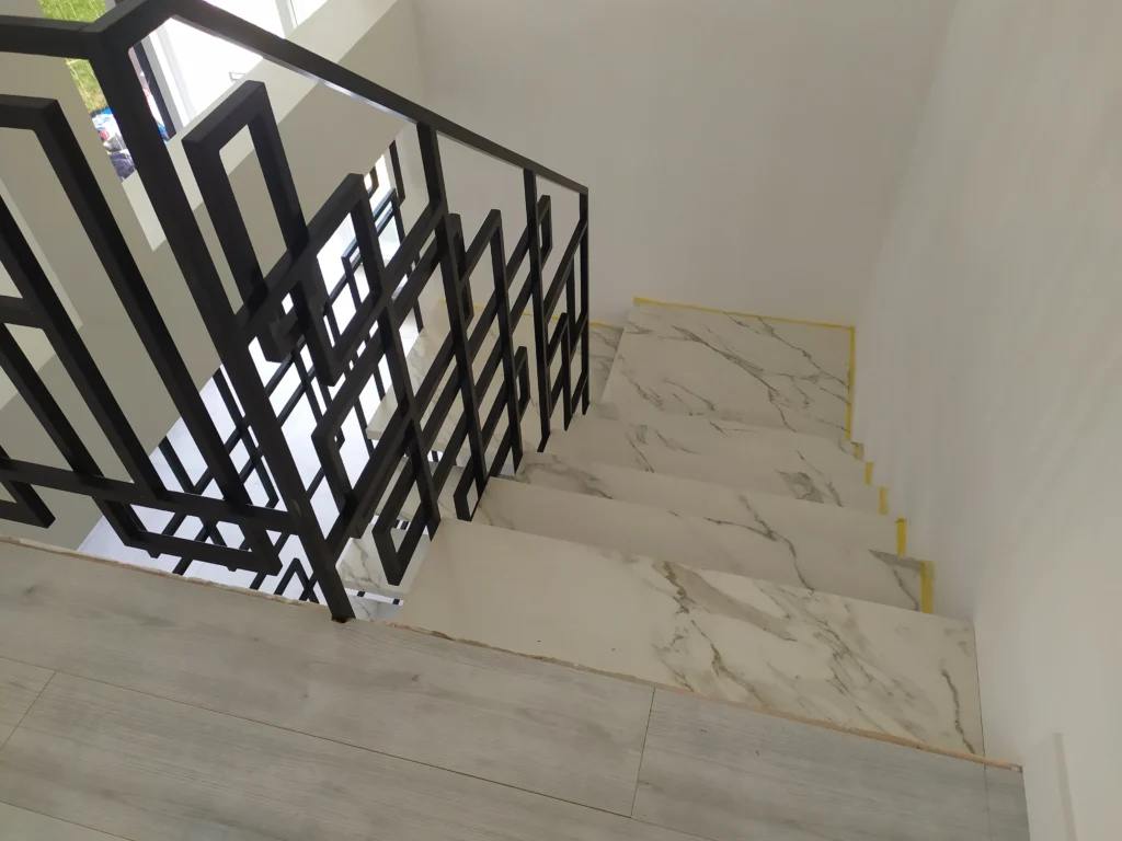 Cantilever stairs