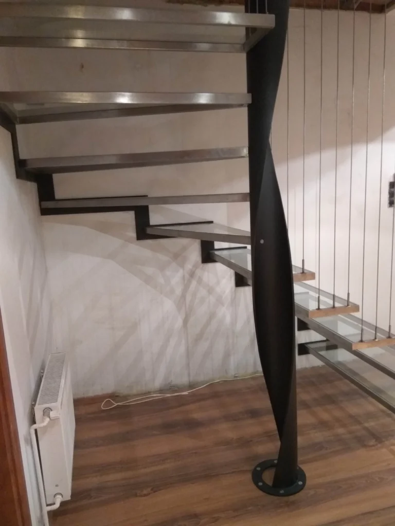 Cantilever stairs