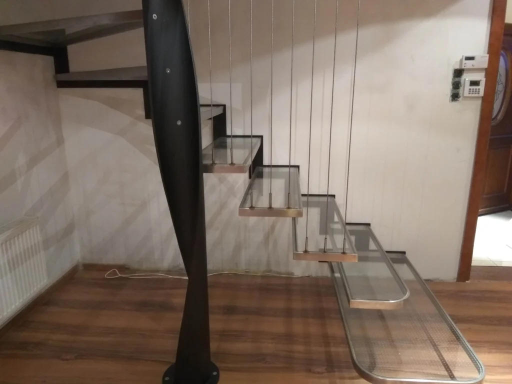 Cantilever stairs