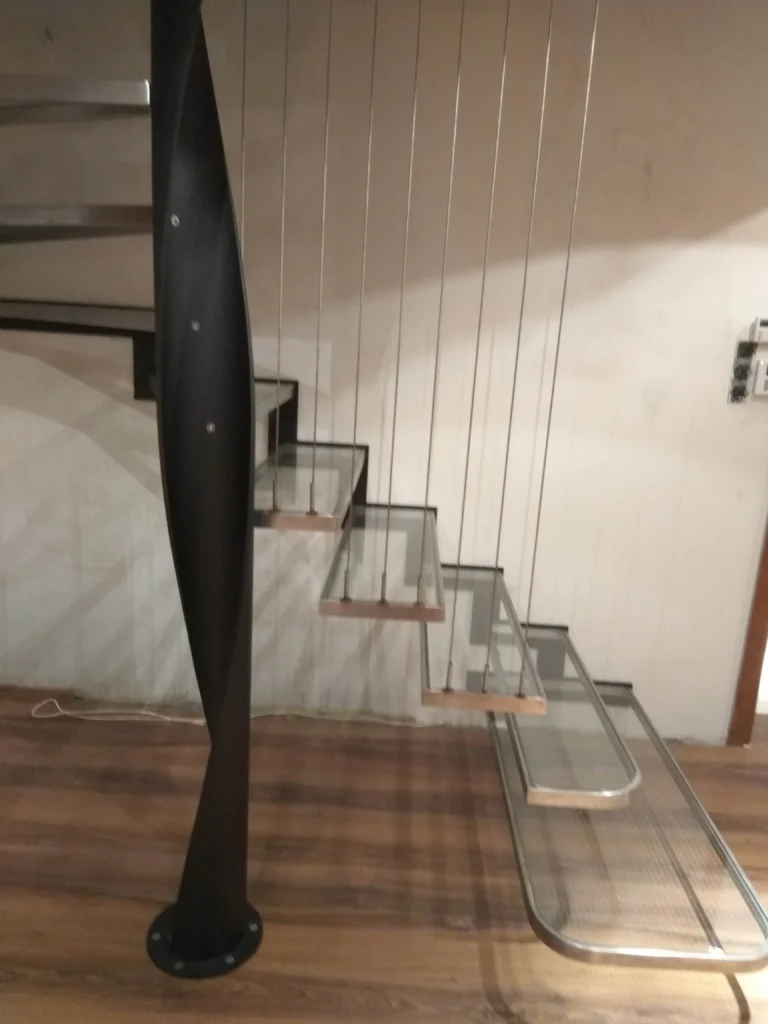 Cantilever stairs