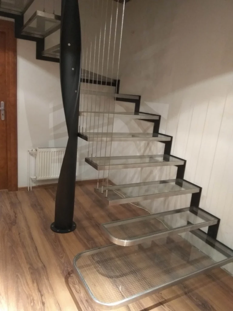 Cantilever stairs